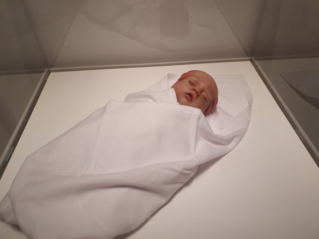 ゴッホの耳から改造赤ちゃんまで 人間の未来を考える 未来と芸術展 とは Designist デザイニスト